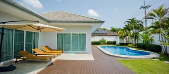 Cosy and relaxing pool villa, 10 min to the beach and shopping. Family friendly.