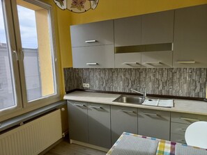 Refrigerador, placa de cocina, cafetera/tetera, tetera/pava eléctrica