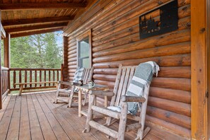 Terrace/patio - New! Great Location, Game Room, Hot Tub, King Beds (Sevierville)