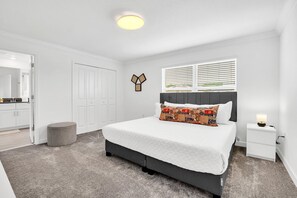 4 bedrooms, iron/ironing board, bed sheets