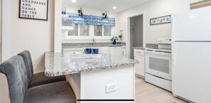 Fridge, microwave, oven, stovetop - Peaceful Creekside Hideaway Near Town (South Haven)