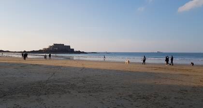 Capitaine Malouin Saint-Malo intramuros plage à 200M