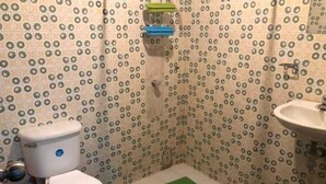 Basic Double Room | Bathroom - HOSTAL CASA AURORA (Riohacha)