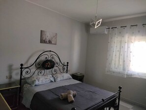 3 soverom, strykejern/-brett og sengetøy