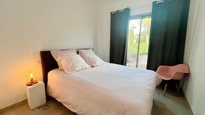 1 chambre, fer et planche à repasser, Wi-Fi gratuit, draps fournis