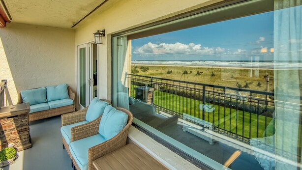 A balcony with wicker furniture and a view of the beach. - Oceanfront 2rd floor Balcony 2 blocks to Turnaround-Work Remotely (Seaside)