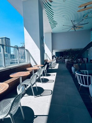Outdoor dining - Newly and Luxury Studio in Downtown Miami near main attractions  (Miami)