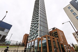 Exterior - Icon Tower Flat IX (London)