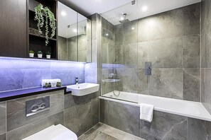 Apartment | Bathroom - Icon Tower Flat IX (London)
