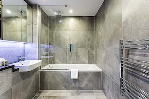 Apartment | Bathroom