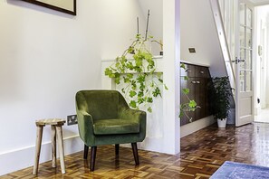 Basic House | Interior