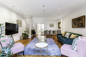 Casa básica | Área de estar | TV