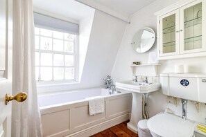 Apartment | Bathroom