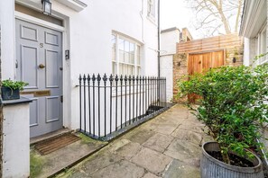 Exterior - Cozy and Spacious Kensington Maisonette (London)