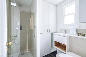 Apartment | Bathroom