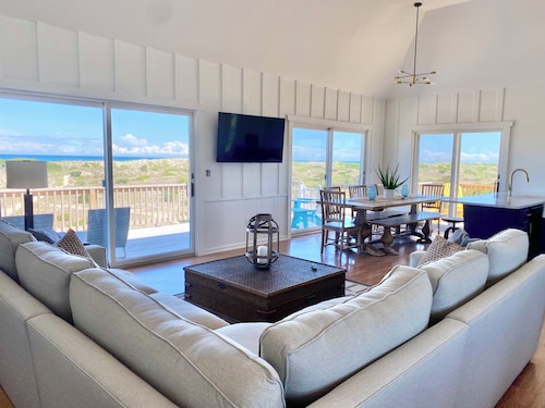 OCEANFRONT w/Views in EVERY Room, Updated 2024, Hot Tub, 2 Masters+ Dog Friendly