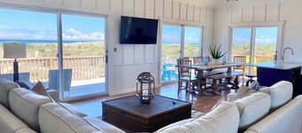 ON THE BEACH: Beach View in EVERY Room, 3 MBRs, Hot Tub, Checkin Any Day + Dogs