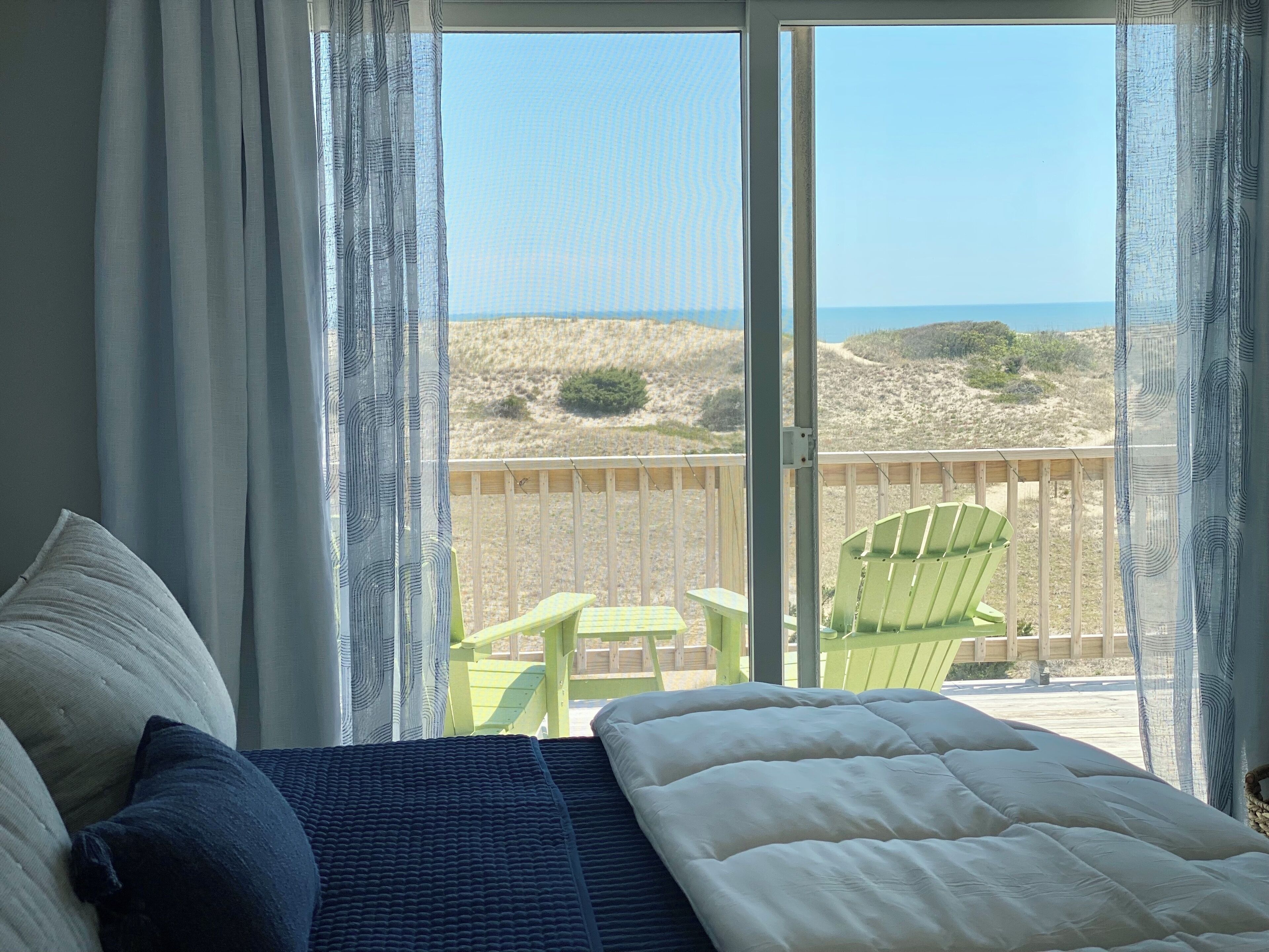 5 habitaciones, escritorio y tabla de planchar con plancha 