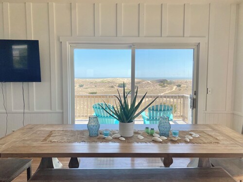 OCEANFRONT w/Views in EVERY Room, Updated 2024, Hot Tub, 2 Masters+ Dog Friendly