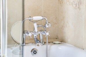Bathroom - St. James / Westminster Apartment (London)