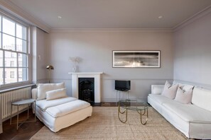 Apartment | Living room - The Cleveland Arms IV (London)
