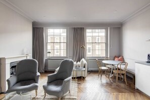 Basic Apartment | Dining