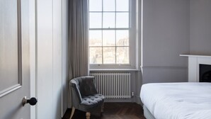 Basic Apartment | 1 bedroom, desk, laptop workspace, iron/ironing board - The Cleveland Arms V (London)