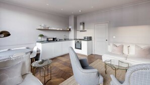 Basic Apartment | Private kitchen | Fridge, oven, stovetop, dishwasher - The Cleveland Arms V (London)