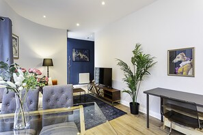 Basic Apartment | Interior - Gorgeous Roehampton Flat (London)