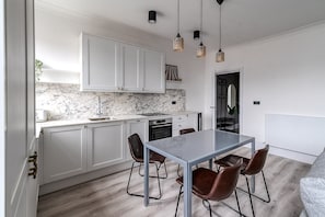 Apartment | Private kitchen - Little Venice Luxury Apartment (London)