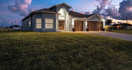 Live in luxury on your vacation. Massive 2600sqft of privacy and tranquility.