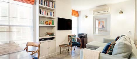 Studio | Living room