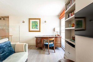 Studio | Living room