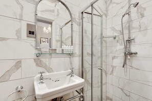 Apartamento básico | 2 dormitorios, tabla de planchar con plancha, ropa de cama