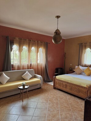 3 chambres, fer et planche à repasser, lit parapluie, Wi-Fi