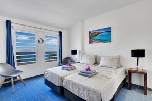 3 chambres, coffres-forts dans les chambres, fer et planche à repasser