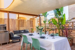 Outdoor dining - Penthouse above Trevi Fountain and Panoramic Terrace (Roma)