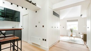 Basic Apartment | Interior - Notting Hill Gate Residence VI (London)