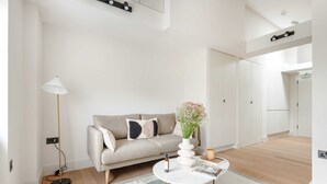 Basic Apartment | Living area | TV - Notting Hill Gate Residence VI (London)