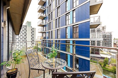 Vibrant London Canal Apartment