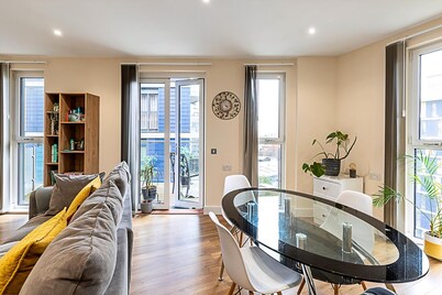 Vibrant London Canal Apartment