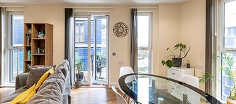 Vibrant London Canal Apartment
