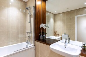 Bathroom - Vibrant London Canal Apartment (Wembley)