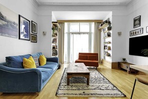 基础公寓 | 起居区 | 电视