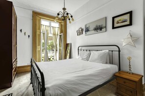 基础公寓 | 1 多间卧室、笔记本电脑工作区、熨斗/熨衣板、床单