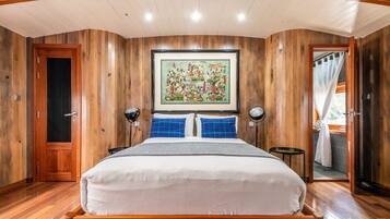 Basic House | 6 bedrooms, laptop workspace, iron/ironing board, bed sheets