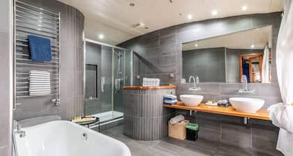 Luxury Canary Wharf House Boat