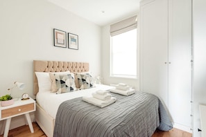Apartamento básico | 1 quarto, espaço de trabalho para notebook, roupa de cama