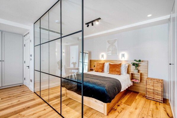 1 bedroom, bed sheets - Coleherne Road Residence I (London)