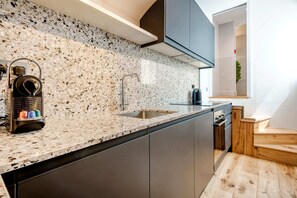 Basic-Apartment | Eigene Küche | Kühlschrank, Ofen, Herdplatte, Geschirrspüler
